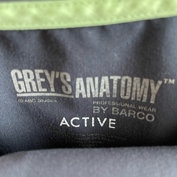 Grey’s Anatomy  Active scrub top and Grey’s Anatomy signature bottoms - Picture 2 of 7